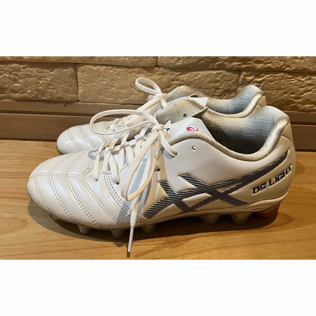 asics(アシックス)のアシックス　サッカースパイク　DS LIGHT JR GS キッズ22.5 2E スポーツ/アウトドアのサッカー/フットサル(シューズ)の商品写真