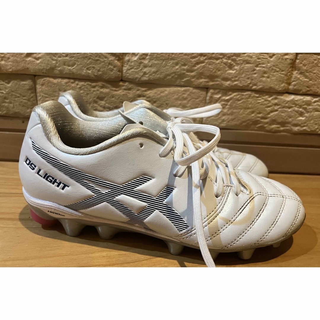 asics(アシックス)のアシックス　サッカースパイク　DS LIGHT JR GS キッズ22.5 2E スポーツ/アウトドアのサッカー/フットサル(シューズ)の商品写真