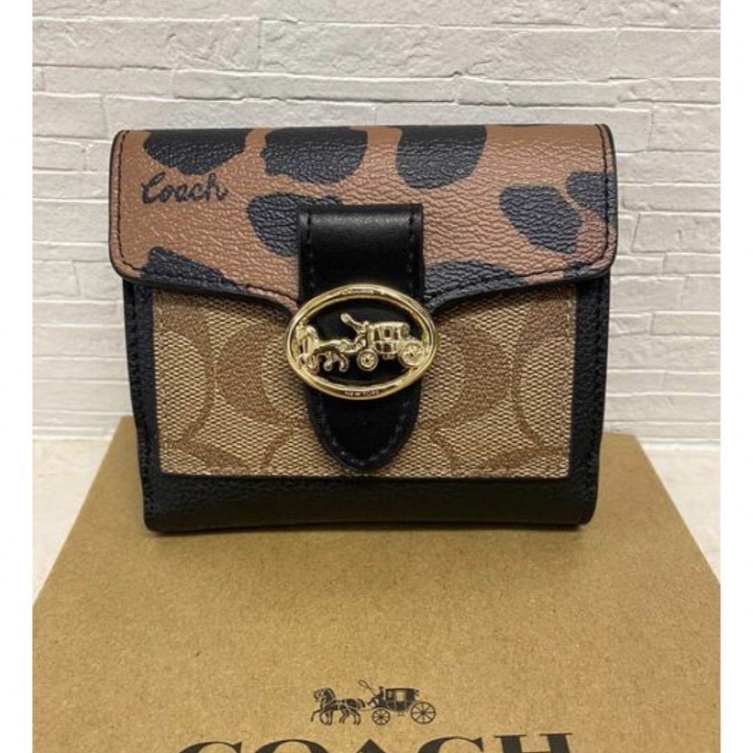 COACH(コーチ)の[新品未使用]✨COACHシグネチャー×豹柄二つ折り財布✨ミニ財布✨ レディースのファッション小物(財布)の商品写真