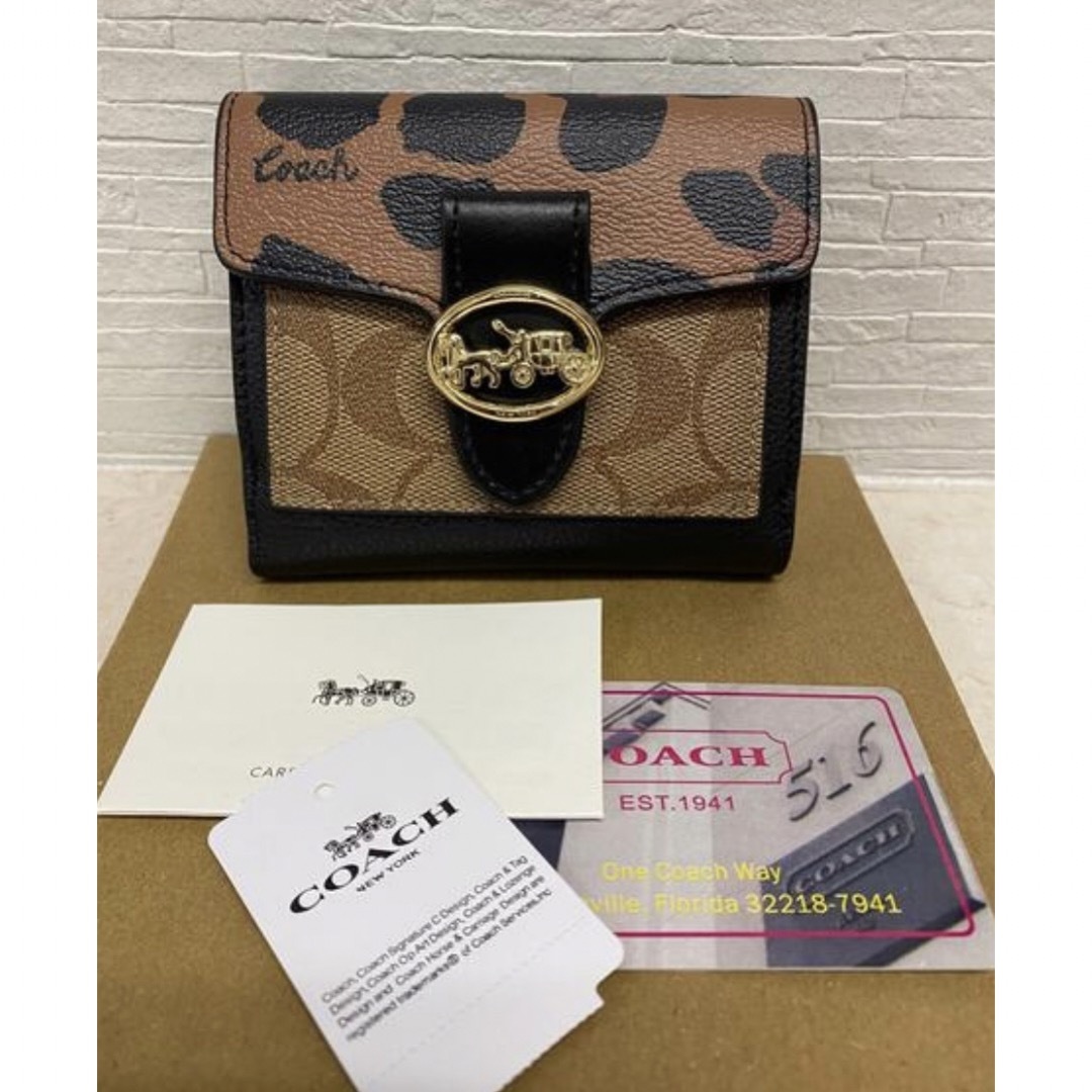 COACH(コーチ)の[新品未使用]✨COACHシグネチャー×豹柄二つ折り財布✨ミニ財布✨ レディースのファッション小物(財布)の商品写真