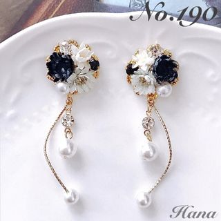 No.190　モノトーン　パール　本物のお花のピアス　イヤリング(ピアス)