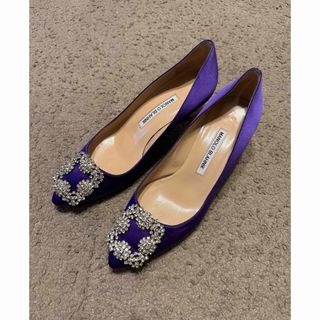 マノロブラニク(MANOLO BLAHNIK)のマノロブラニク　ハンギシ　サテン　パープル(ハイヒール/パンプス)