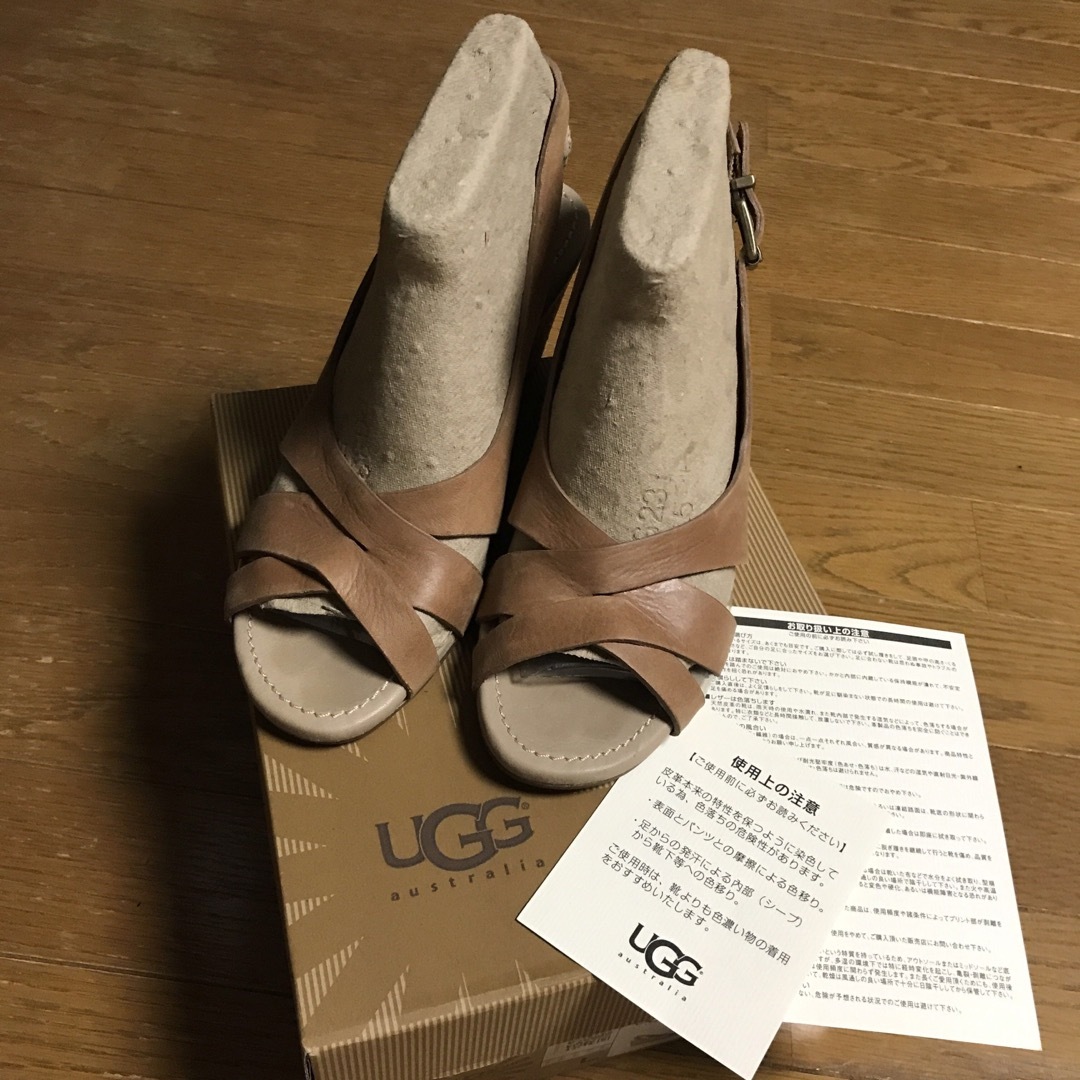 UGG(アグ)のUGG WKENEDY 1004125 W/PUU アグ ウエッジソールサンダル レディースの靴/シューズ(サンダル)の商品写真