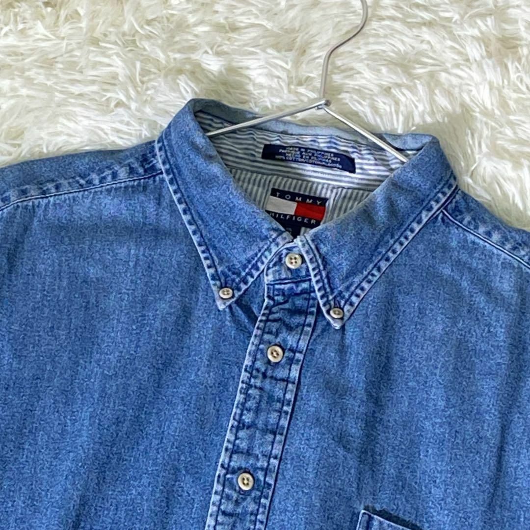 TOMMY HILFIGER(トミーヒルフィガー)のトミーヒルフィガー 旧ロゴ デニムシャツ ロゴ刺繍 ビッグシルエット 青　XXL メンズのトップス(シャツ)の商品写真