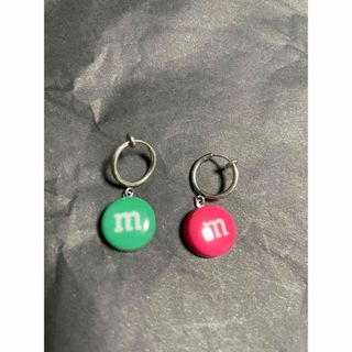 エムアンドエムアンドエムズ(m&m&m's)のイヤリング⑩(イヤリング)