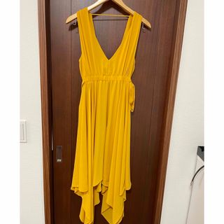 ビーシービージーマックスアズリア(BCBGMAXAZRIA)のアシンメトリードレス⭐︎イエロー(ミディアムドレス)