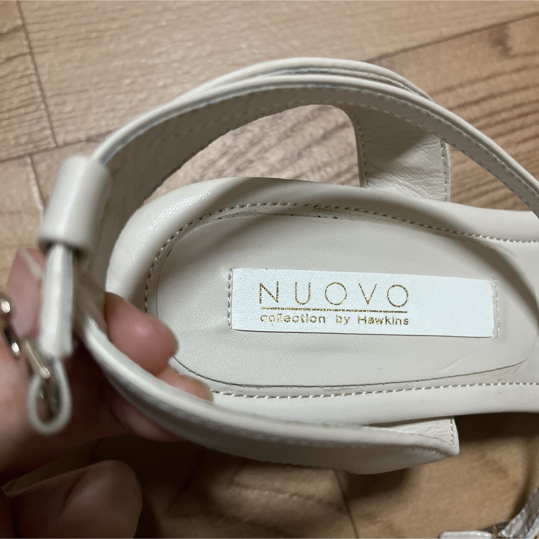 Nuovo(ヌォーボ)のNUOVO ストラップ付き サンダル　ベージュ レディースの靴/シューズ(サンダル)の商品写真