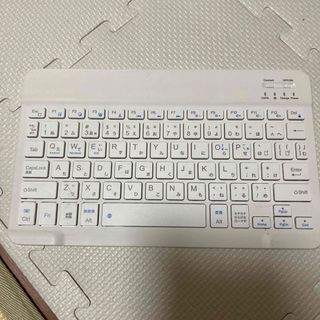 ダイソー　超薄型ワイヤレスキーボード(PC周辺機器)