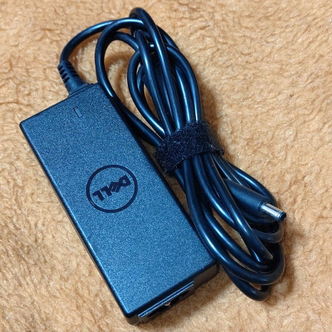 DELL(デル)のDell純正ACアダプター 45W 細ピンタイプ スマホ/家電/カメラのPC/タブレット(ノートPC)の商品写真