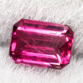 レッドベリル　0.137ct　ソーティング付