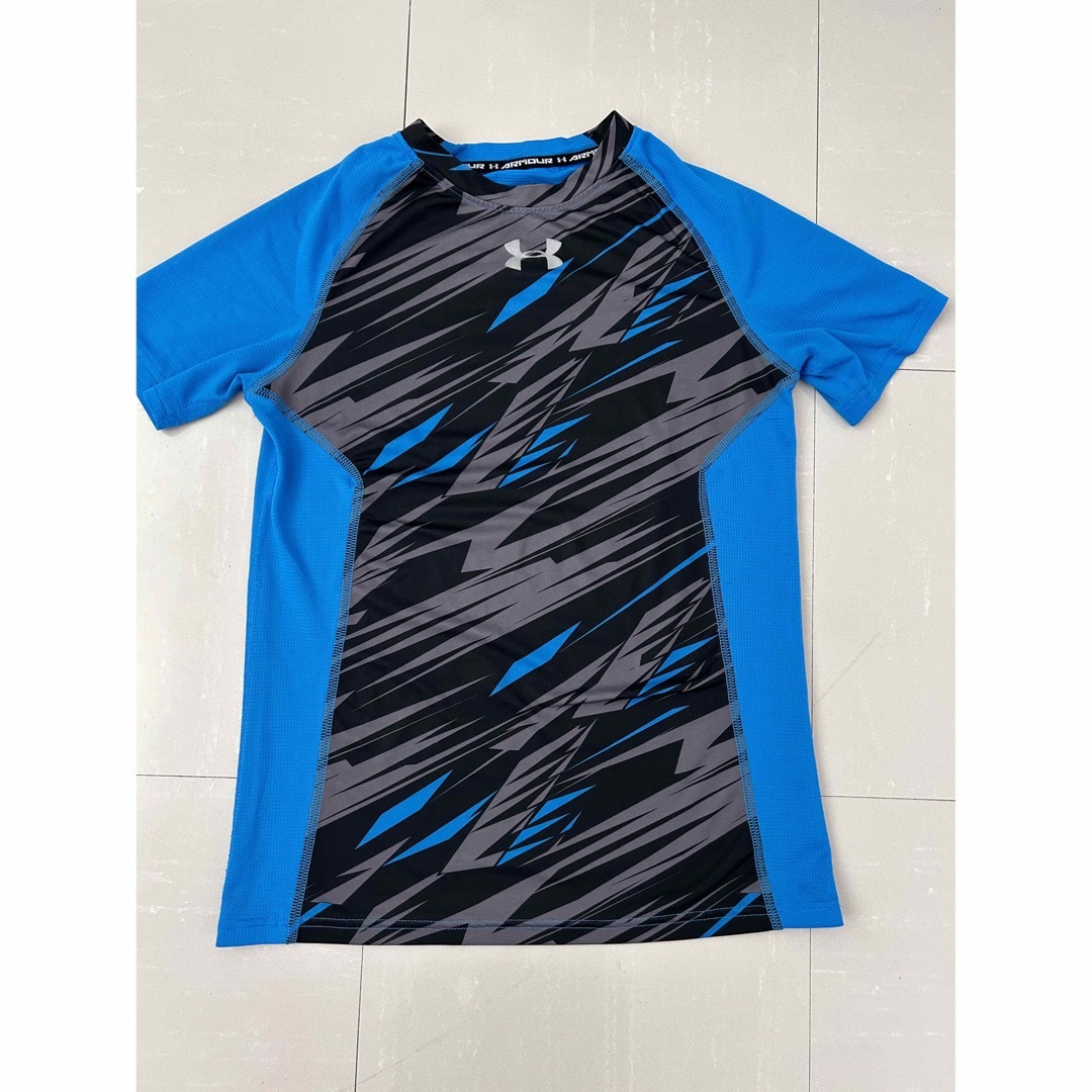 UNDER ARMOUR(アンダーアーマー)のUNDER ARMOUR アンダーアーマー　半袖Tシャツ　140cm キッズ/ベビー/マタニティのキッズ服男の子用(90cm~)(Tシャツ/カットソー)の商品写真