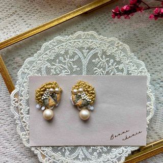 もこもこ刺繍×パールピアスorイヤリング