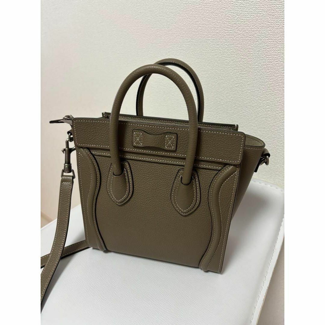 celine(セリーヌ)のCELINE セリーヌ ショルダーラゲージ ナノ ドラムドカーフスキン GREY レディースのバッグ(ショルダーバッグ)の商品写真