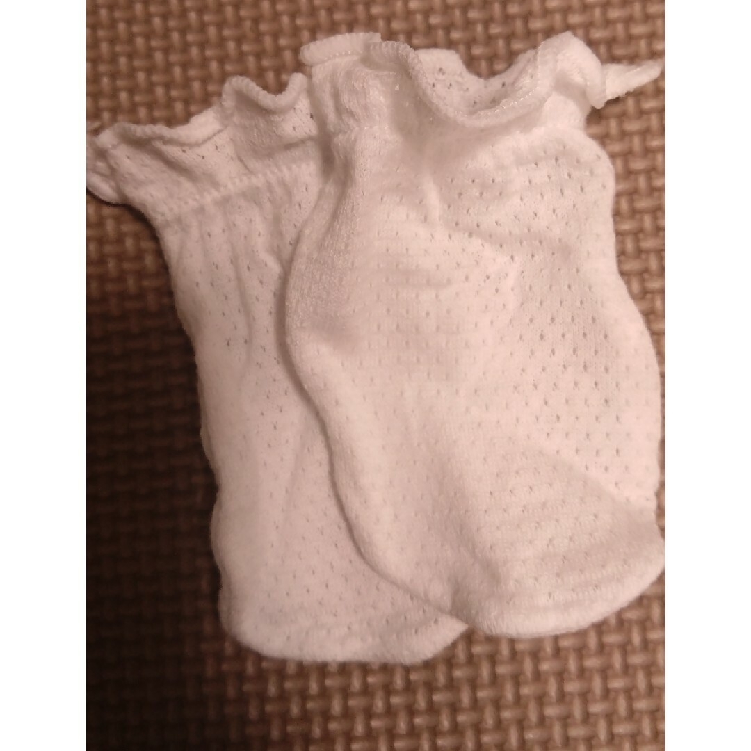 新生児 赤ちゃん ミトン メッシュ キッズ/ベビー/マタニティのベビー服(~85cm)(その他)の商品写真