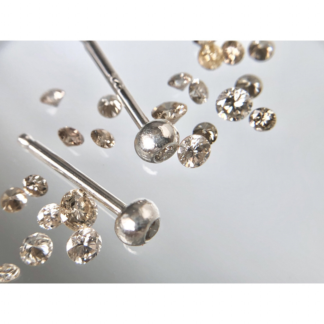 シンプルスタッドピアス　SV925/950 ダイヤモンド　メレダイヤ レディースのアクセサリー(ピアス)の商品写真