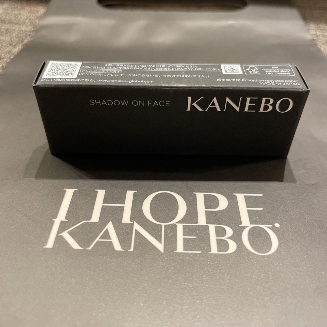 Kanebo(カネボウ)の新品　カネボウ　シャドウオンフェイス01 コスメ/美容のベースメイク/化粧品(コントロールカラー)の商品写真