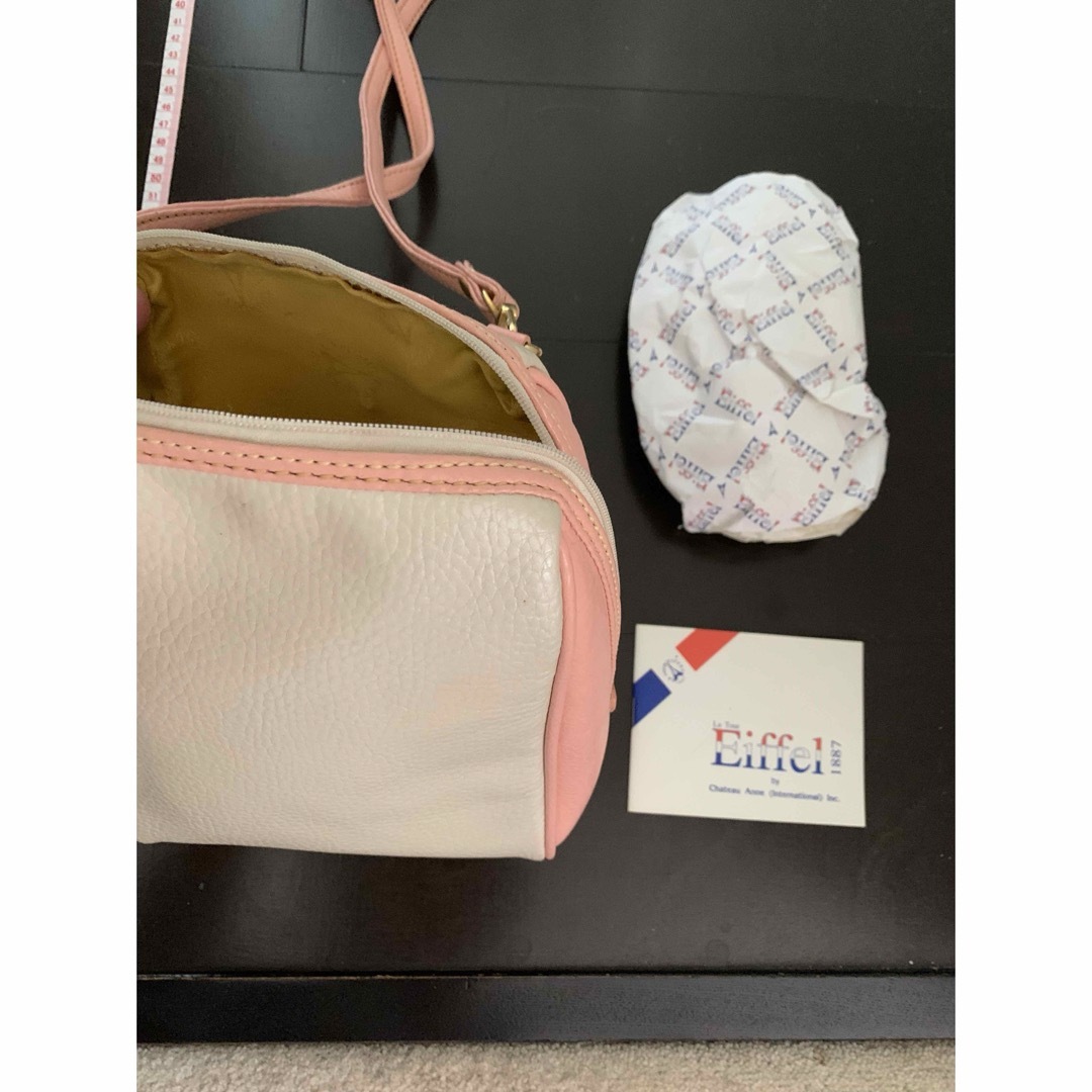 エッフェル　ショルダーバッグ　白ピンク レディースのバッグ(ショルダーバッグ)の商品写真