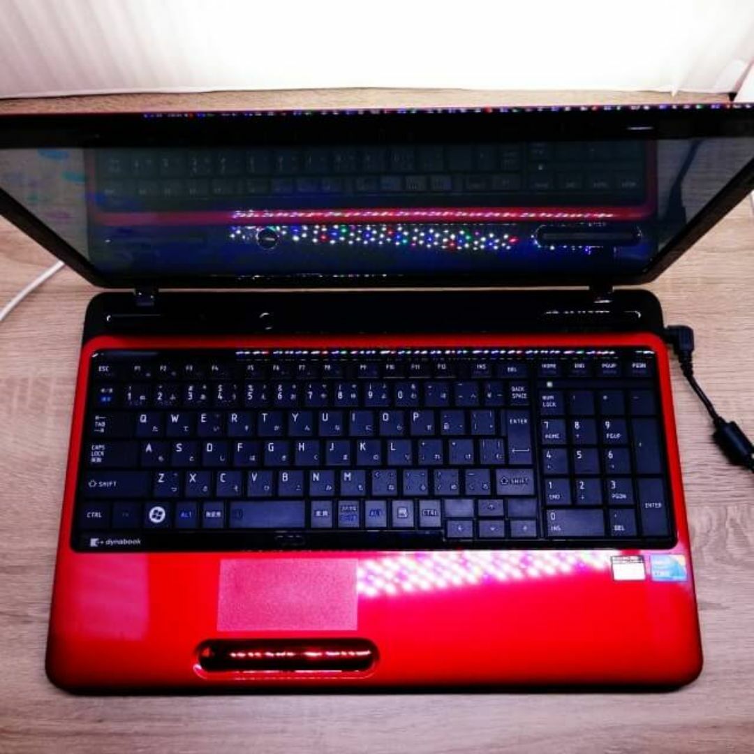 貴賓の有る濃い赤色 東芝ノートパソコン 使用感少ないdynabook 貴賓の有る濃い赤色 東芝ノートパソコン 使用感少ないdynabook