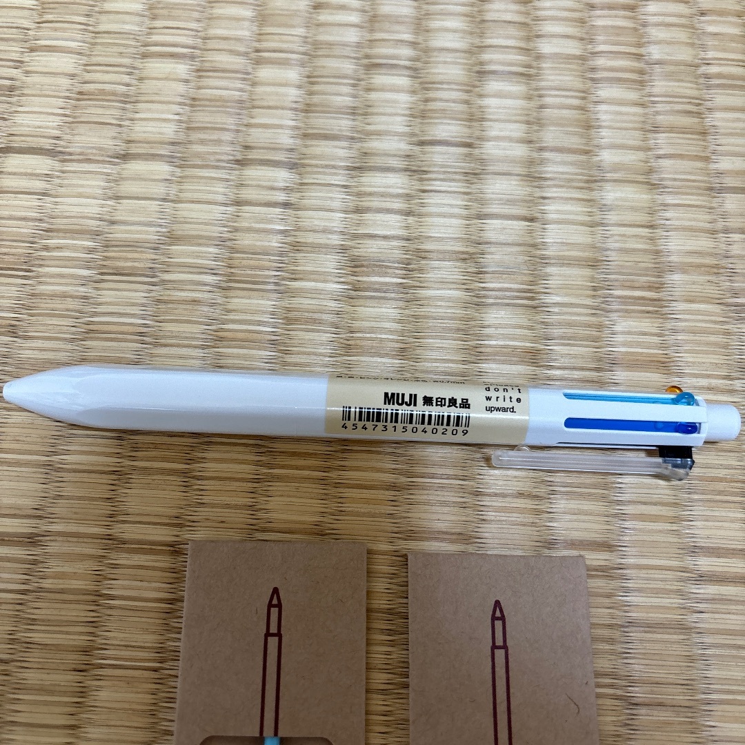 MUJI (無印良品)(ムジルシリョウヒン)の無印　6色ボールペンと替芯 インテリア/住まい/日用品の文房具(ペン/マーカー)の商品写真