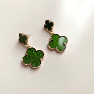 ダブルフラワーピアス　グリーン(ピアス)