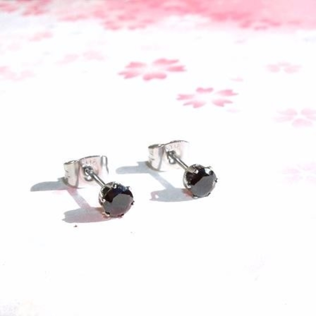 対アレルギーサージカルステンレスブラックCZピアス(4mm ハンドメイドのアクセサリー(ピアス)の商品写真