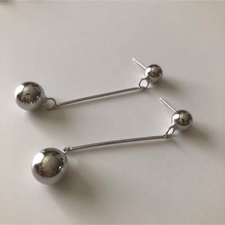 ボール　ロングピアス　シルバー(ピアス)