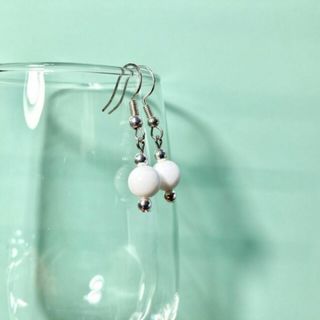 オニキス  一粒フックピアス 8mm　SIL イヤリング　樹脂ピアス 天然石(ピアス)