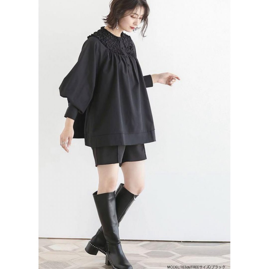 ZARA(ザラ)の【 fit more 】　ノーカラー　フリル　黒　シンプル　ブラウス　シャツ レディースのトップス(シャツ/ブラウス(長袖/七分))の商品写真