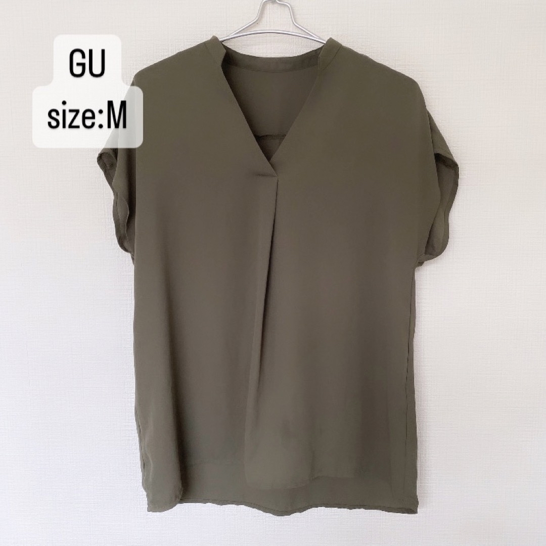 GU(ジーユー)のGU    フレンチスリーブ　スキッパーシャツ　カーキ　M レディースのトップス(シャツ/ブラウス(半袖/袖なし))の商品写真