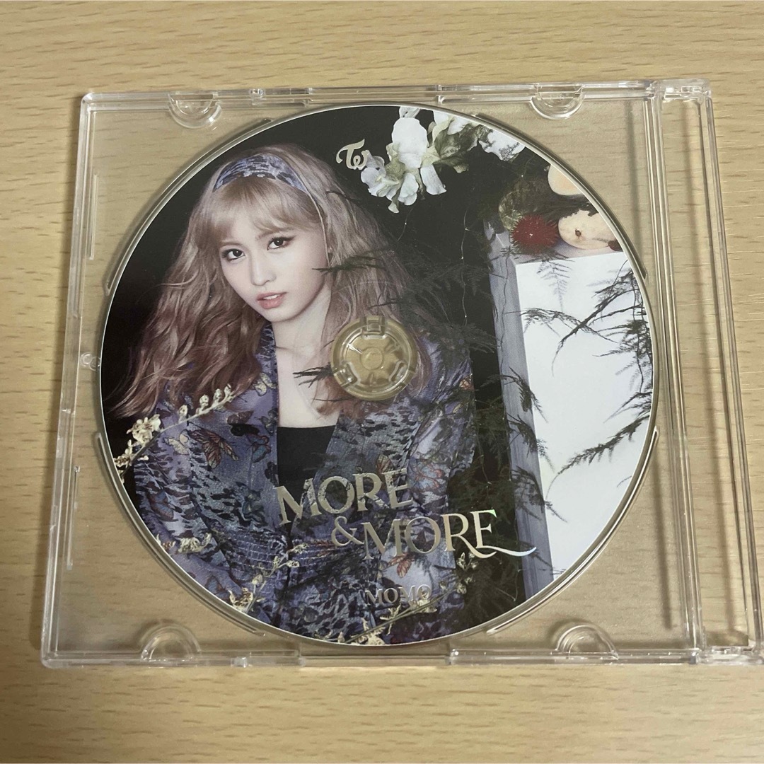 TWICE MORE&MORE モモ ランダムCD エンタメ/ホビーのCD(K-POP/アジア)の商品写真