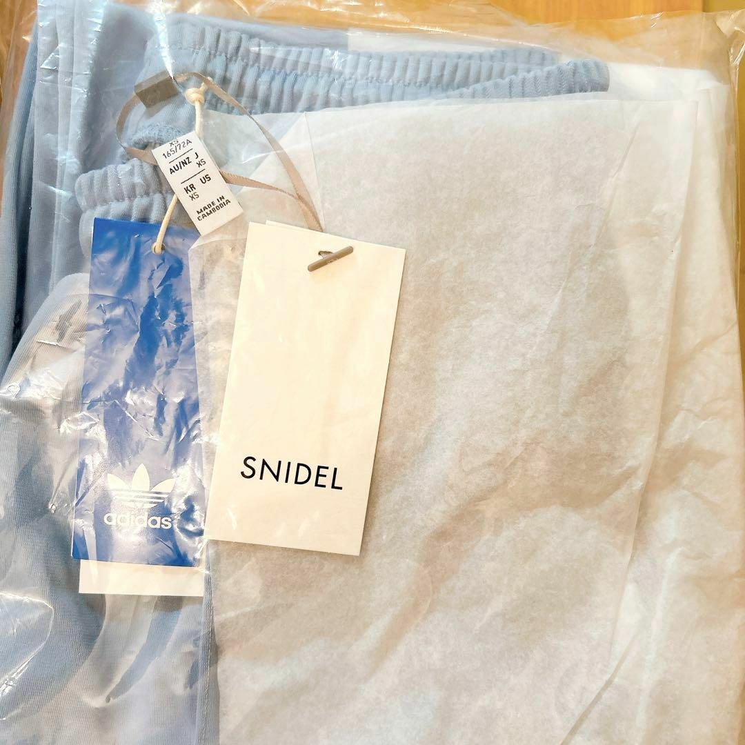 SNIDEL(スナイデル)のSNIDEL adidas トラックパンツ 別注カラー 限定 新品 匿名配送 レディースのパンツ(その他)の商品写真