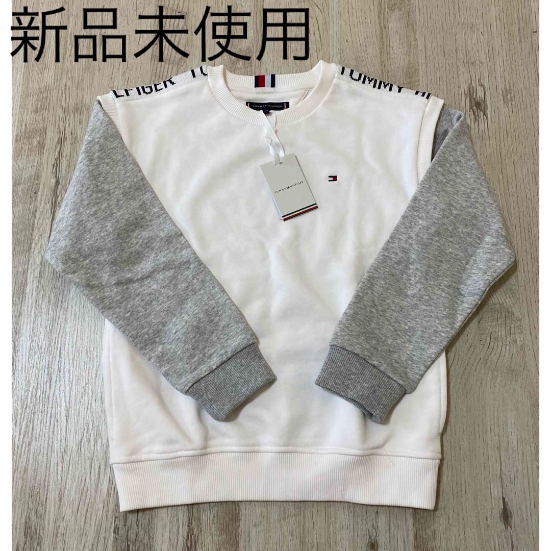 TOMMY HILFIGER(トミーヒルフィガー)のTOMMY HILFIGER キッズ　128 トレーナー　新品未使用 キッズ/ベビー/マタニティのキッズ服男の子用(90cm~)(Tシャツ/カットソー)の商品写真