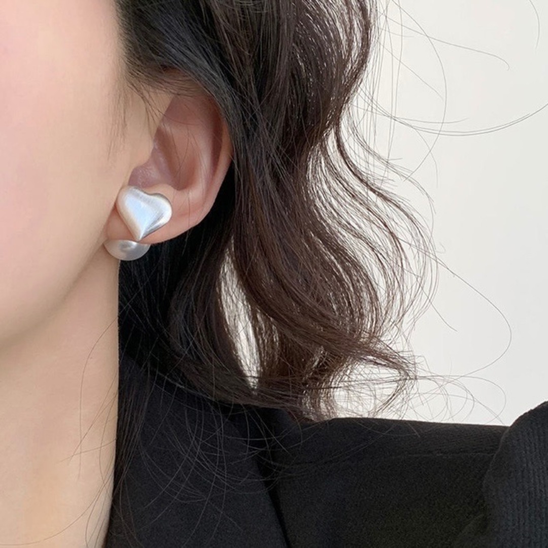 ❤️大人気❤️ハート スタッド ピアス シンプル ホワイト 大人 可愛い ❤️大人気❤️ハート スタッド ピアス シンプル ホワイト 大人 可愛い