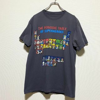 ティービーアンドムービー(TV&MOVIE)のアメリカ古着　DCコミック　元素記号　半袖　Tシャツ　Mサイズ　I164(Tシャツ/カットソー(半袖/袖なし))