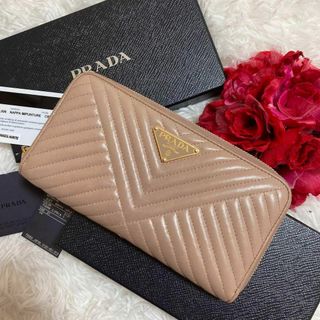 プラダ(PRADA)のPRADA プラダ  ラウンドファスナー 長財布 キルティング 三角ロゴ　ピンク(財布)