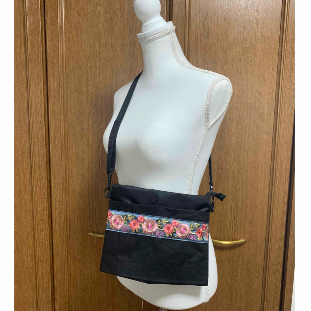 ハンドメイド🩷インド刺繍リボンＷポケット　サコッシュ ハンドメイドのファッション小物(バッグ)の商品写真