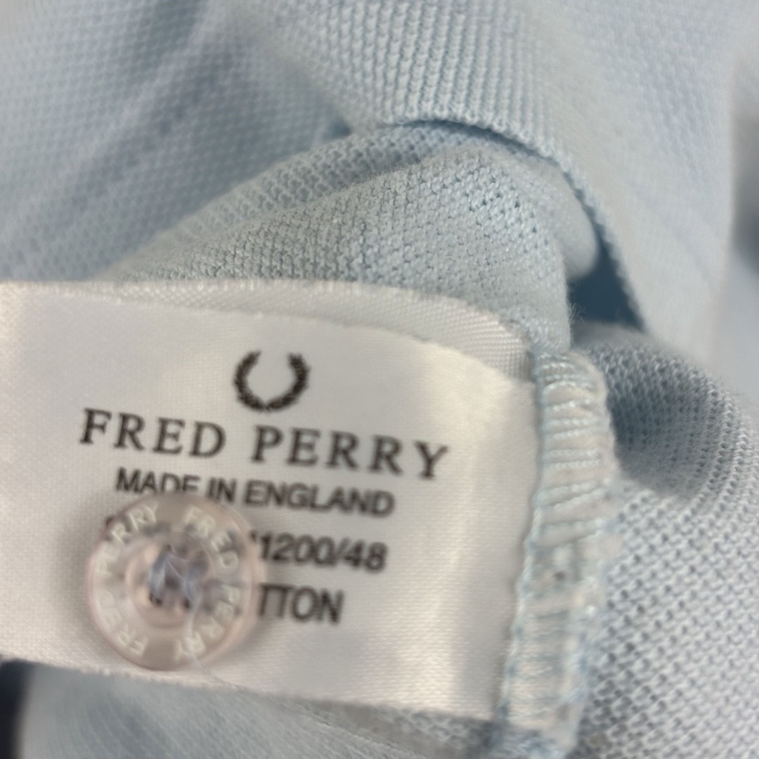 FRED PERRY(フレッドペリー)の人気　フレッドペリー　ポロシャツ　半袖　M12 英国製　S 水色赤紺　古着 メンズのトップス(ポロシャツ)の商品写真