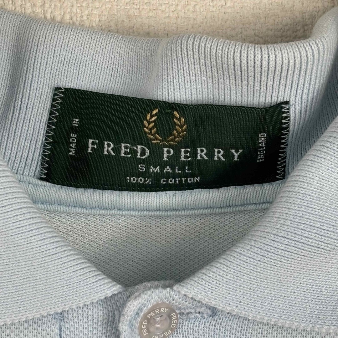 FRED PERRY(フレッドペリー)の人気　フレッドペリー　ポロシャツ　半袖　M12 英国製　S 水色赤紺　古着 メンズのトップス(ポロシャツ)の商品写真