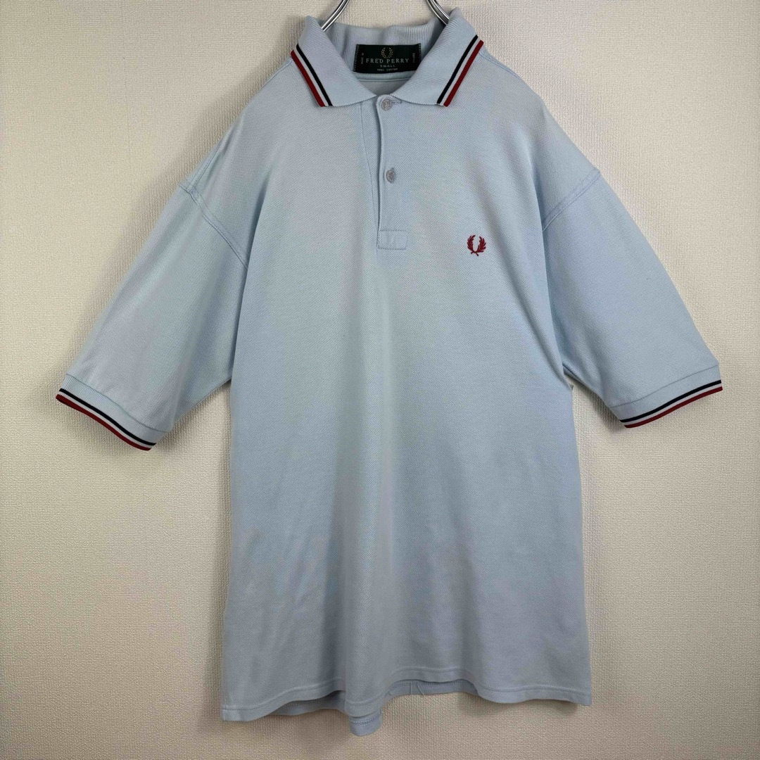 FRED PERRY(フレッドペリー)の人気　フレッドペリー　ポロシャツ　半袖　M12 英国製　S 水色赤紺　古着 メンズのトップス(ポロシャツ)の商品写真