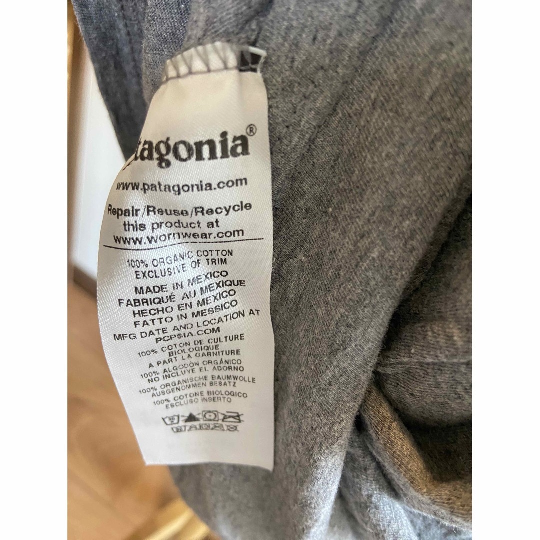 patagonia(パタゴニア)のPatagonia パタゴニア　半袖　Tシャツ　グレー　キッズ キッズ/ベビー/マタニティのキッズ服男の子用(90cm~)(Tシャツ/カットソー)の商品写真