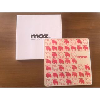 モズ(moz)のmoz カッティングボード　新品　非売品(調理道具/製菓道具)