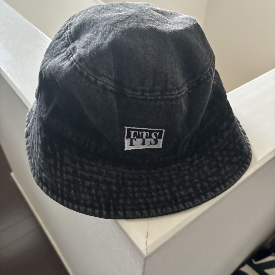 SHEIN(シーイン)のSHEIN ブラック　バケットハット レディースの帽子(ハット)の商品写真