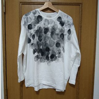 パドカレ(pas de calais)のパドカレ　長袖Tシャツホワイト系（真っ白ではありません）柄(Tシャツ(長袖/七分))