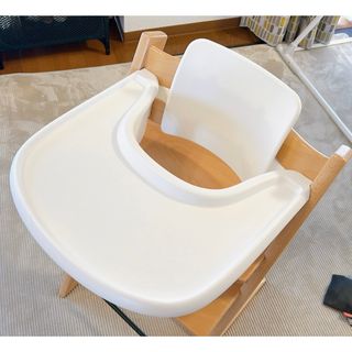 ストッケ(Stokke)のテーブルとハーネス(テーブル用品)