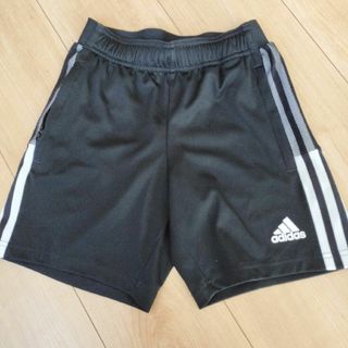 アディダス(adidas)のアディダス　ショートパンツ　半ズボン(パンツ/スパッツ)