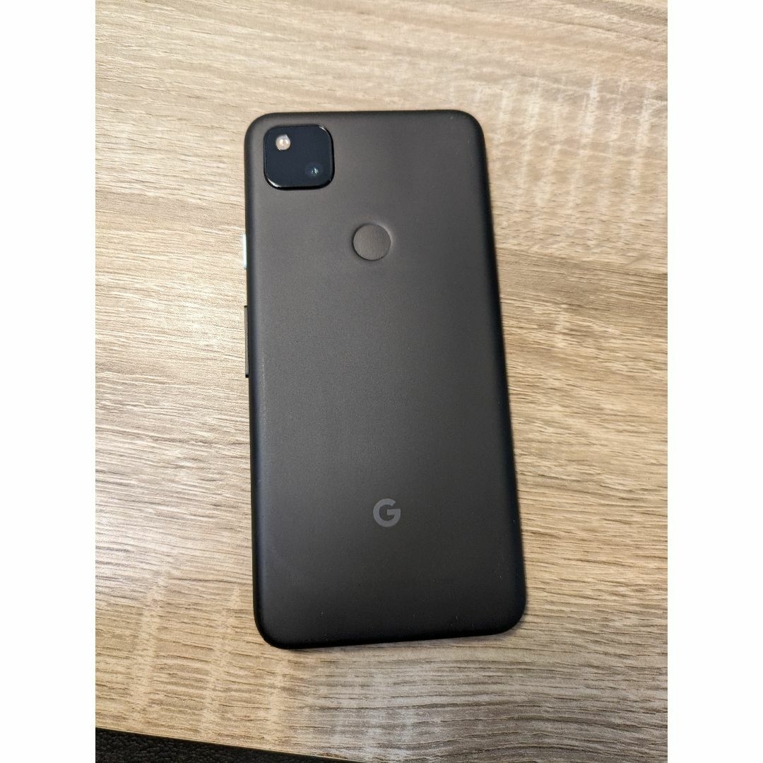 Google Pixel(グーグルピクセル)の[simフリー]pixel4a 128GB 黒 新品ガラス保護フィルム1枚付 スマホ/家電/カメラのスマートフォン/携帯電話(スマートフォン本体)の商品写真