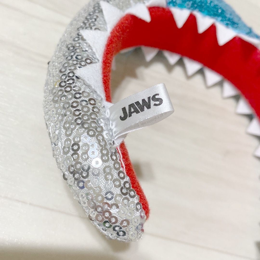 【USJ】JAWS  スパンコール　カチューシャ　 レディースのヘアアクセサリー(カチューシャ)の商品写真