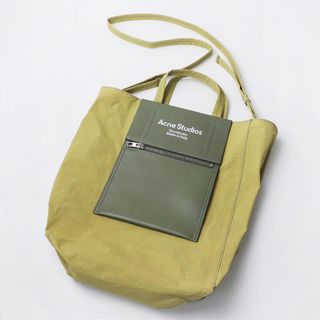 Acne Studios - 美品 アクネストゥディオズ Acne Studios ぺーパリーリサイクルナイロン トートバッグ/オリーブグリーン【2400013824231】