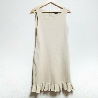 フォクシー(FOXEY)のFOXEY(フォクシー) ワンピース サイズ42 L レディース - ベージュ クルーネック/ノースリーブ/ひざ丈/ニット/フリル レーヨン、ポリエステル(その他)