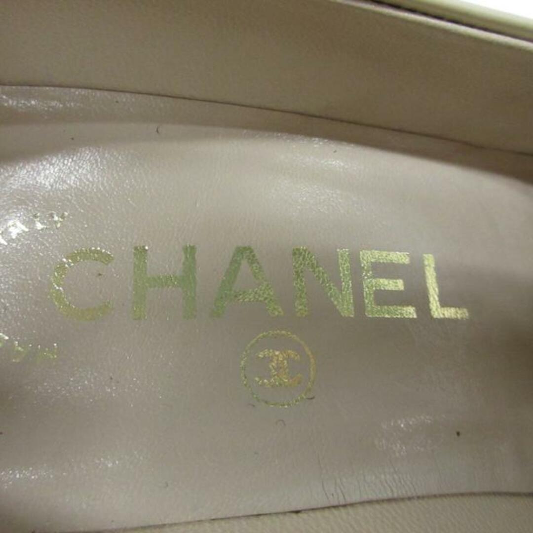 CHANEL(シャネル)のCHANEL(シャネル) パンプス 36　1/2 レディース - アイボリー レザー レディースの靴/シューズ(ハイヒール/パンプス)の商品写真